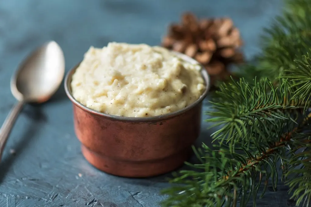 easter-hot-cross-bun-bread-sauce