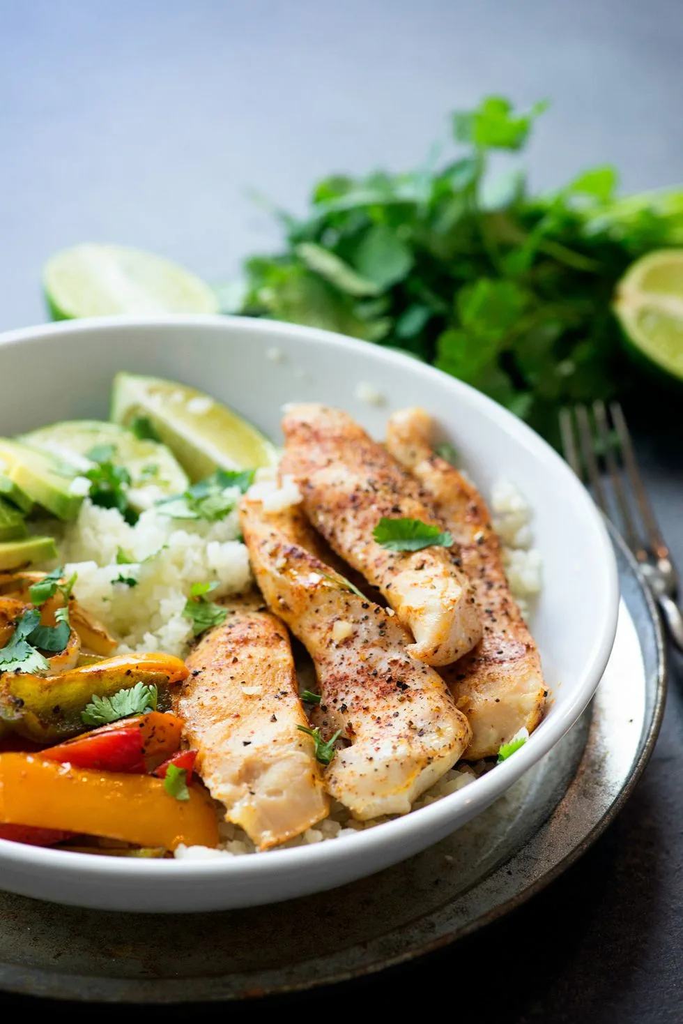 chicken-fajita-cauliflower-rice-bowls