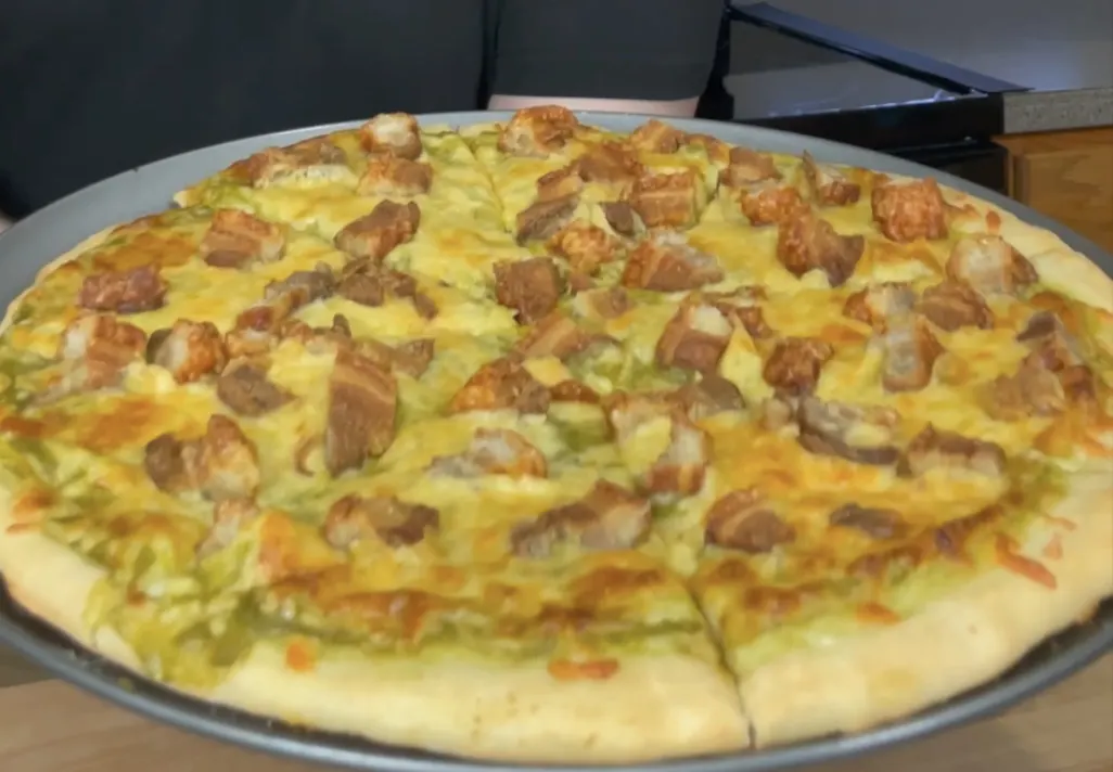 salsa-verde-chicharron-pizza