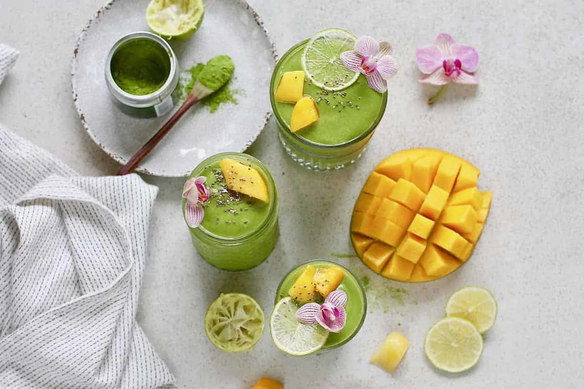 green-matcha-mango-ginger-smoothie