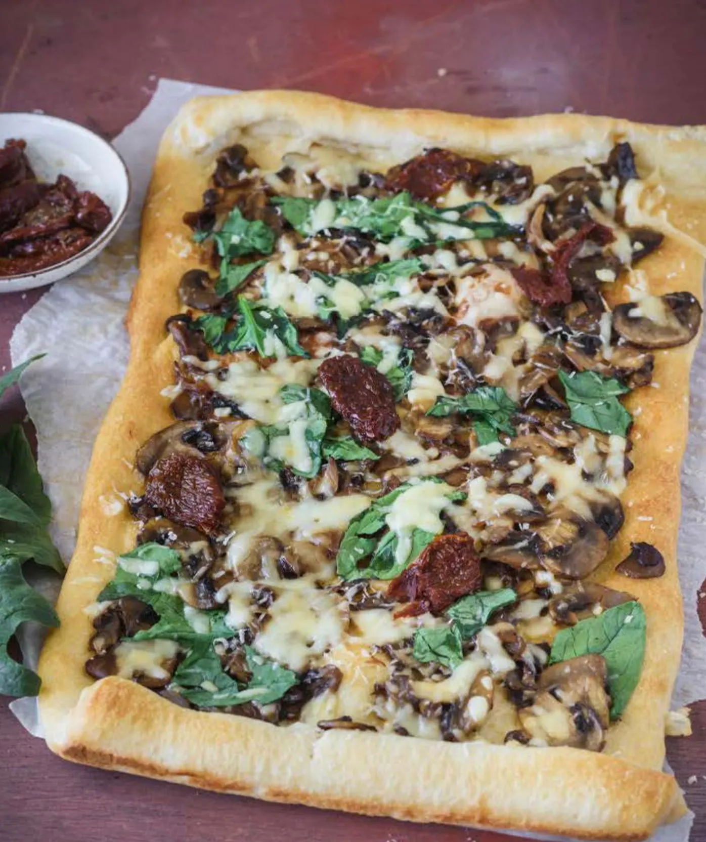 mushroom-spinach-and-caramelized-onion-pizza