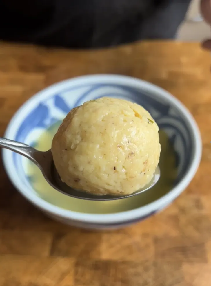 matzo-balls-(kneidalah)