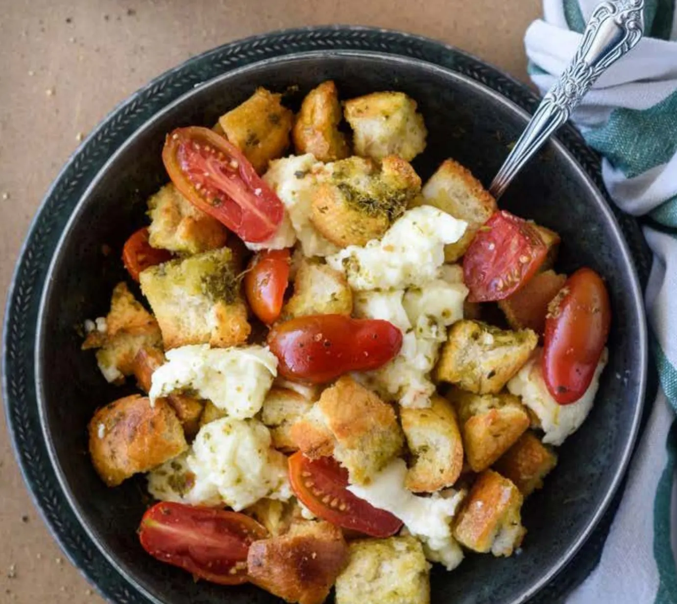 caprese-pesto-salad