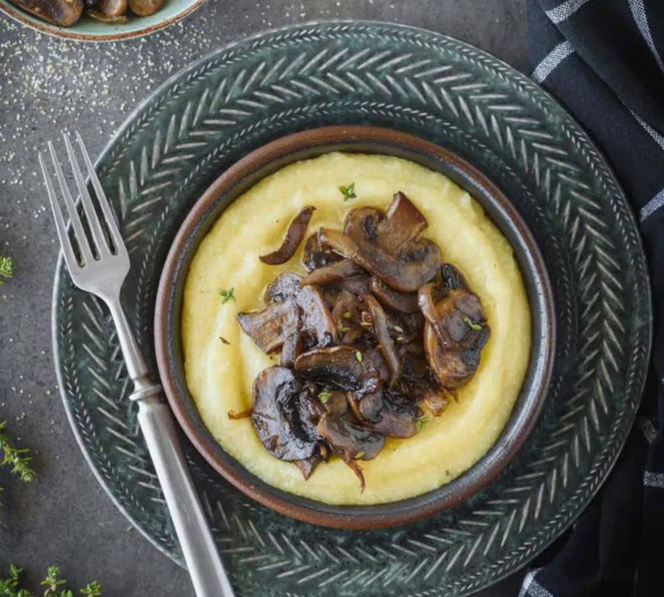 creamy-vegan-polenta-with-mushrooms