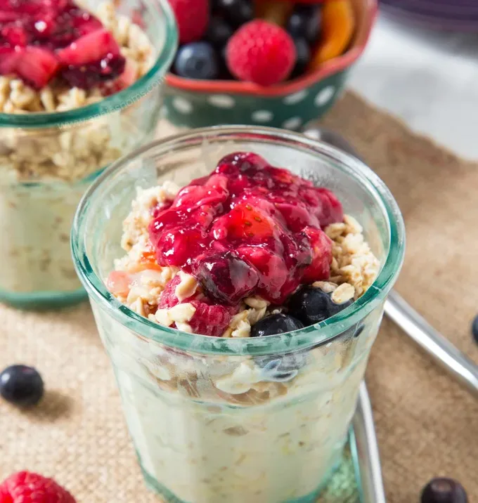 overnight-oats-and-berries