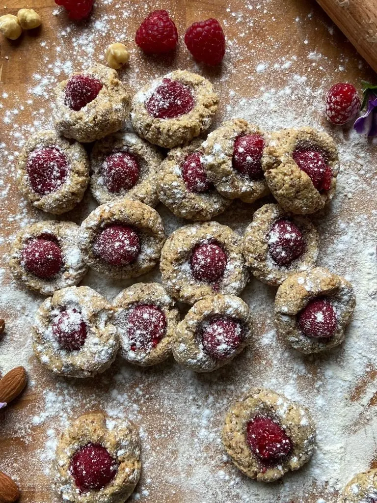 almond-and-raspberry-cute-cookies