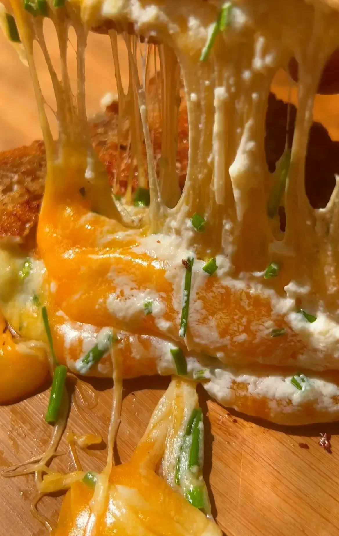 roasted-garlic-sour-cream-and-chive-4-cheese-grilled-cheese