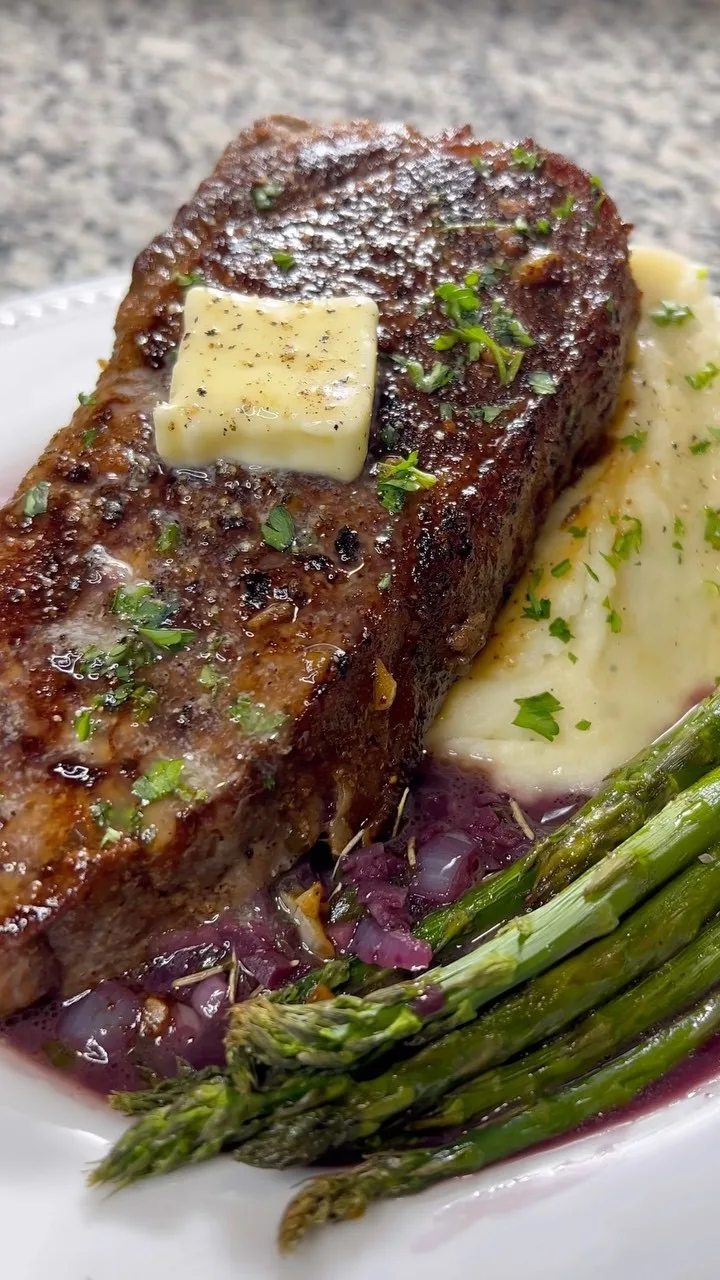 ny-strip-steak-with-a-cabernet-reduction