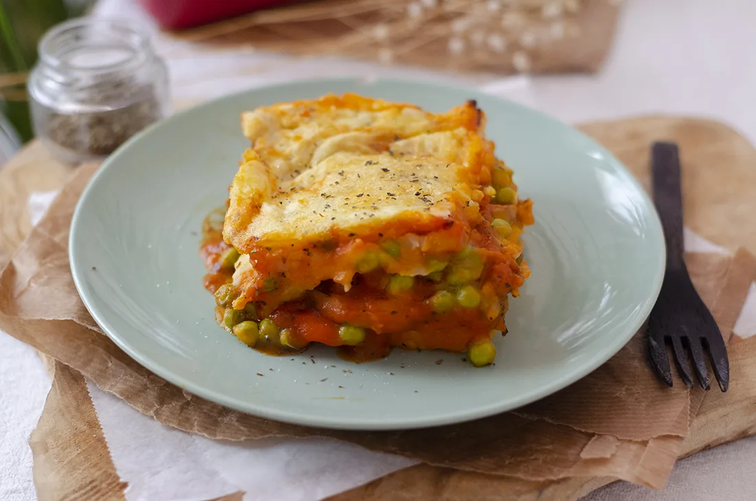 pastel-de-patata-relleno-de-berenjena-en-salsa