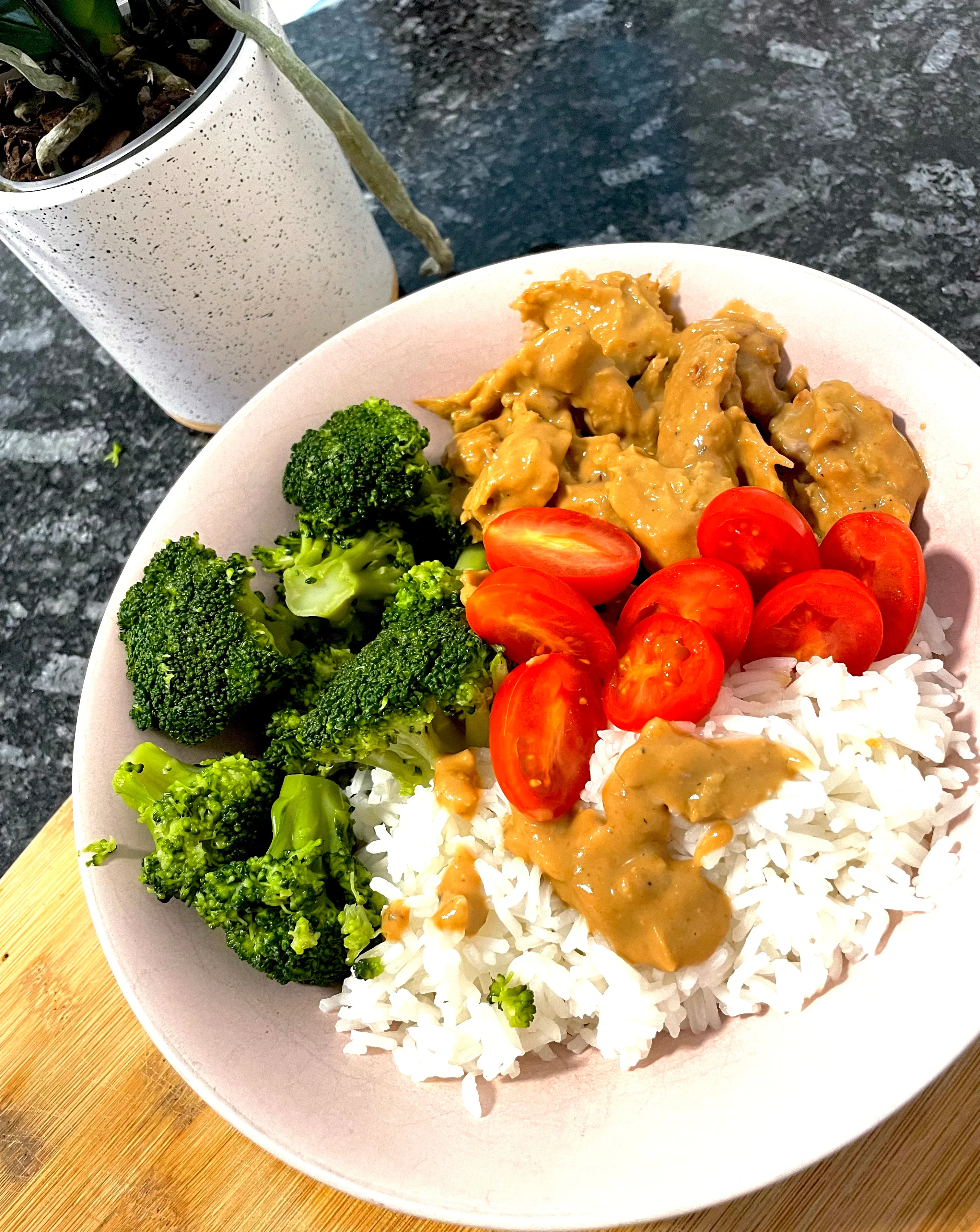 white-seitan-with-satay-sauce
