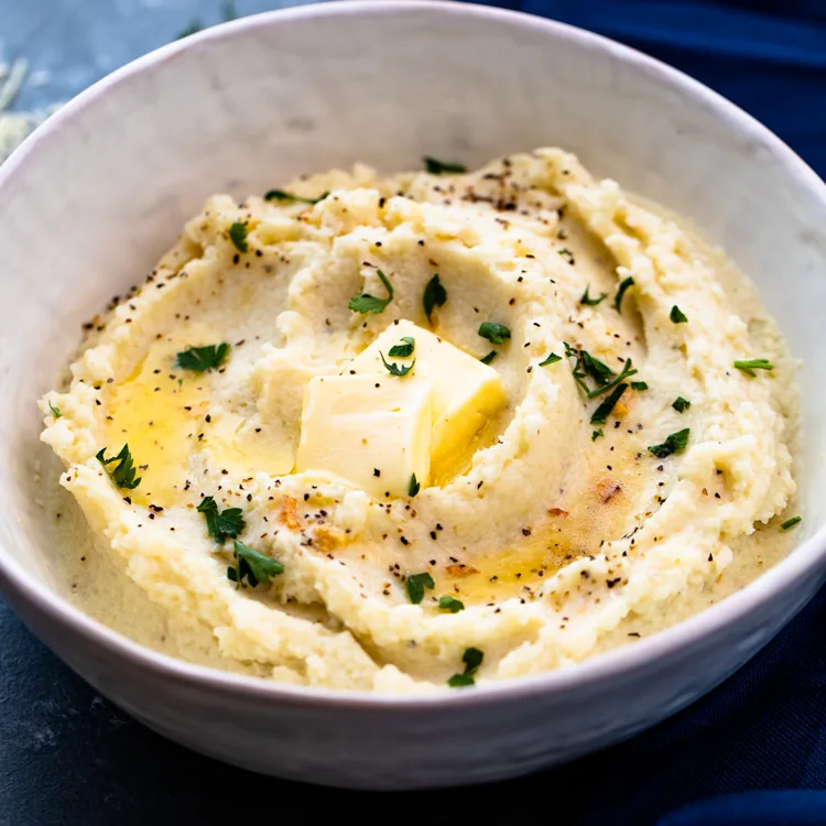 creamy-garlic-mashed-cauliflower