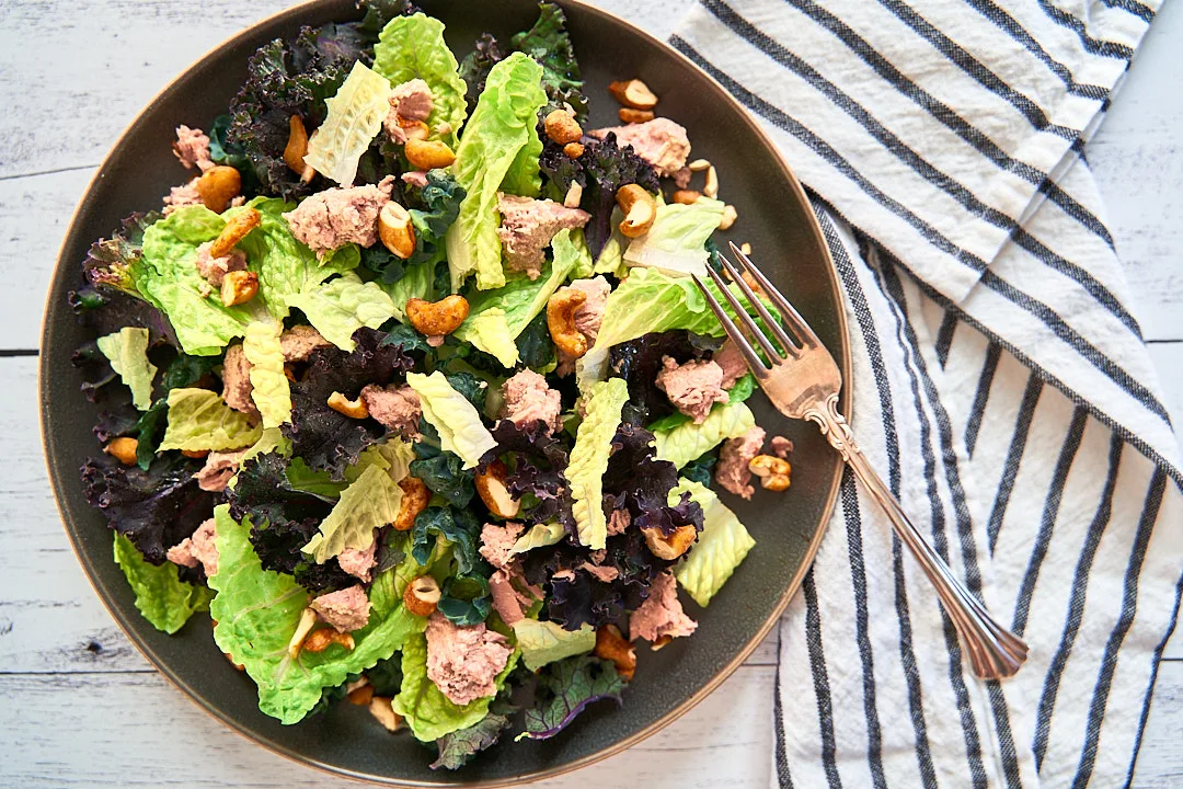 kale-and-romaine-tuna-caesar-salad-with-spicy-cashew-croutons