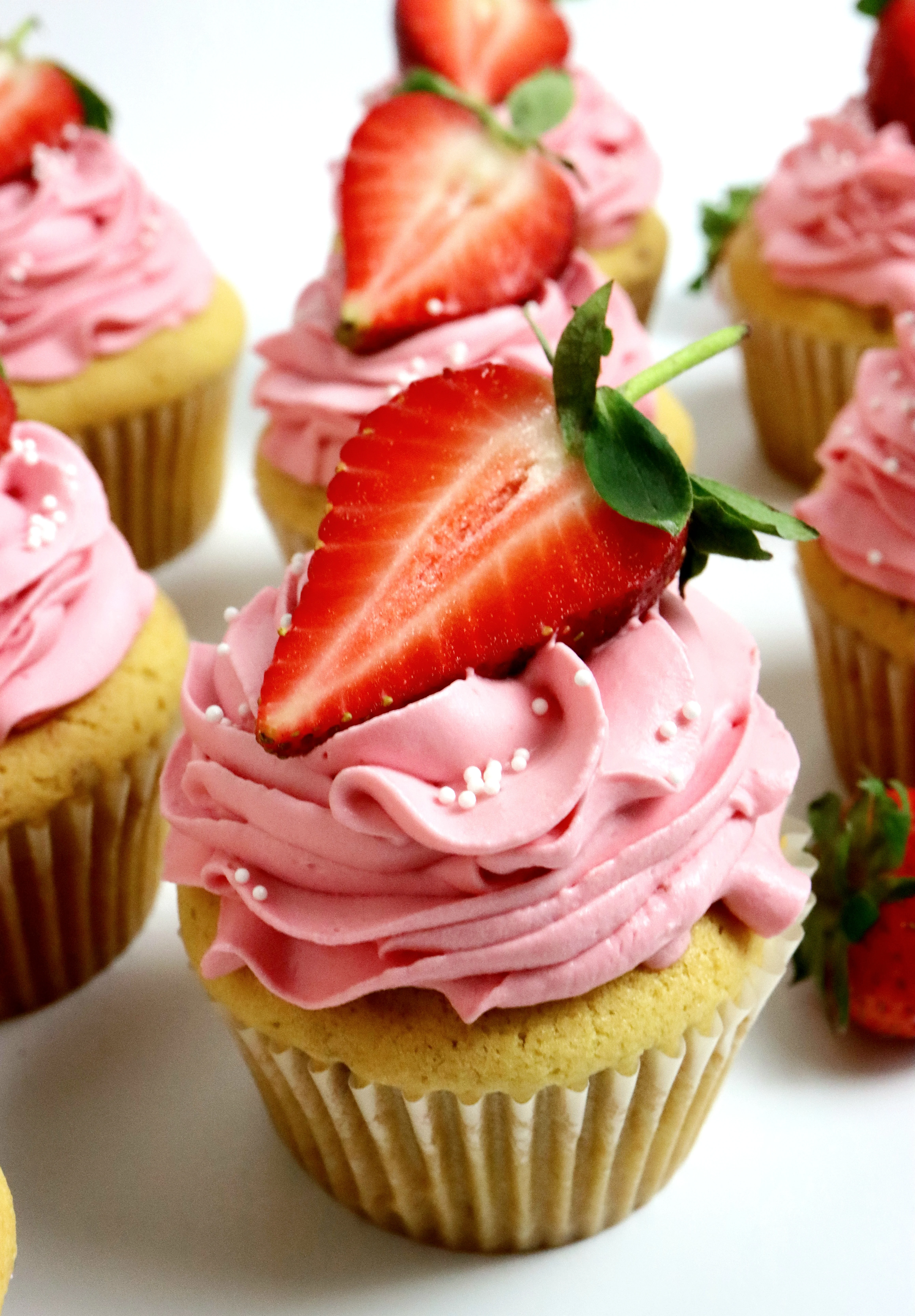 strawberries-and-cream-cupcakes-recipe