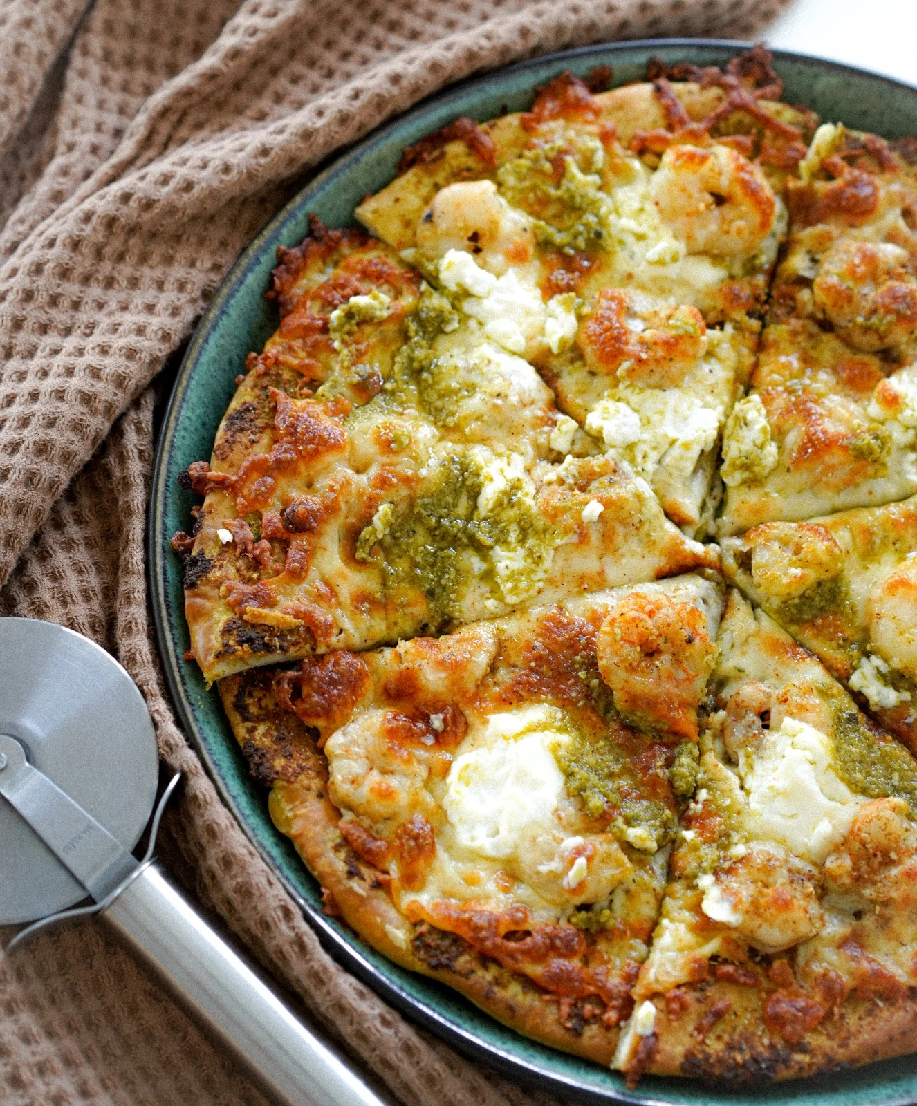 pesto-and-raekju-baka-pizza