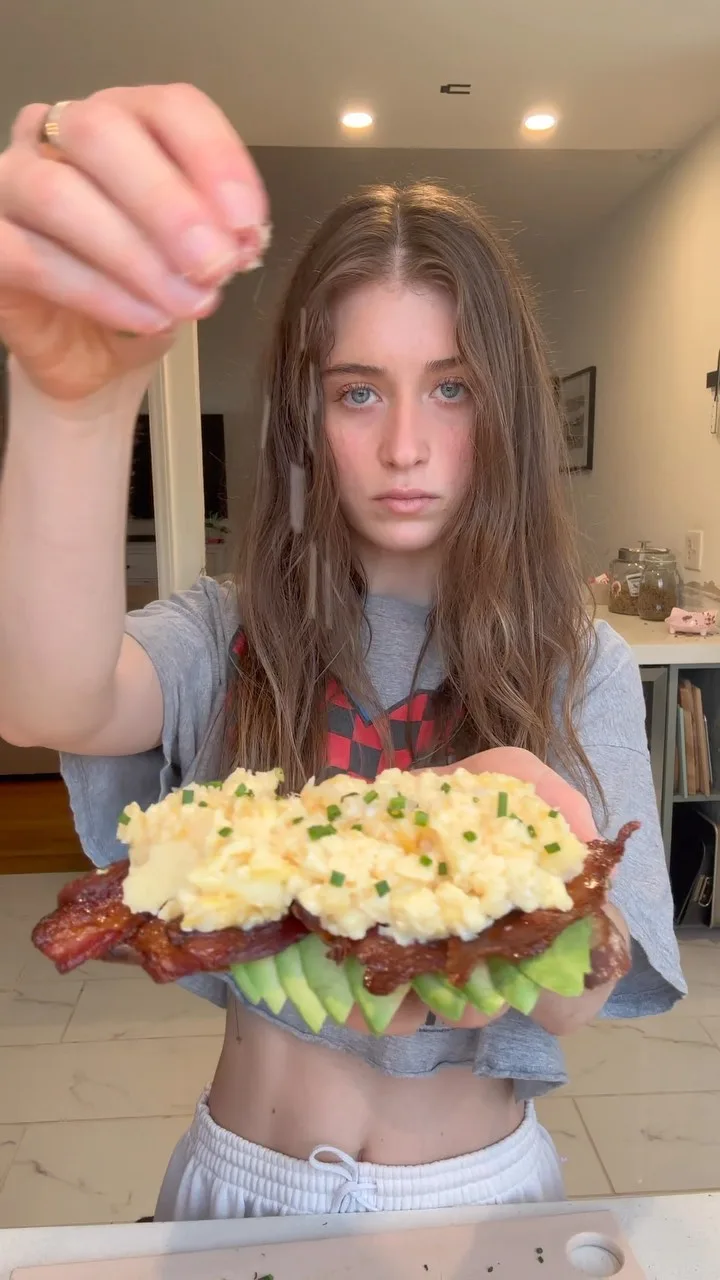 eggy-avocado-toast-w-candied-bacon