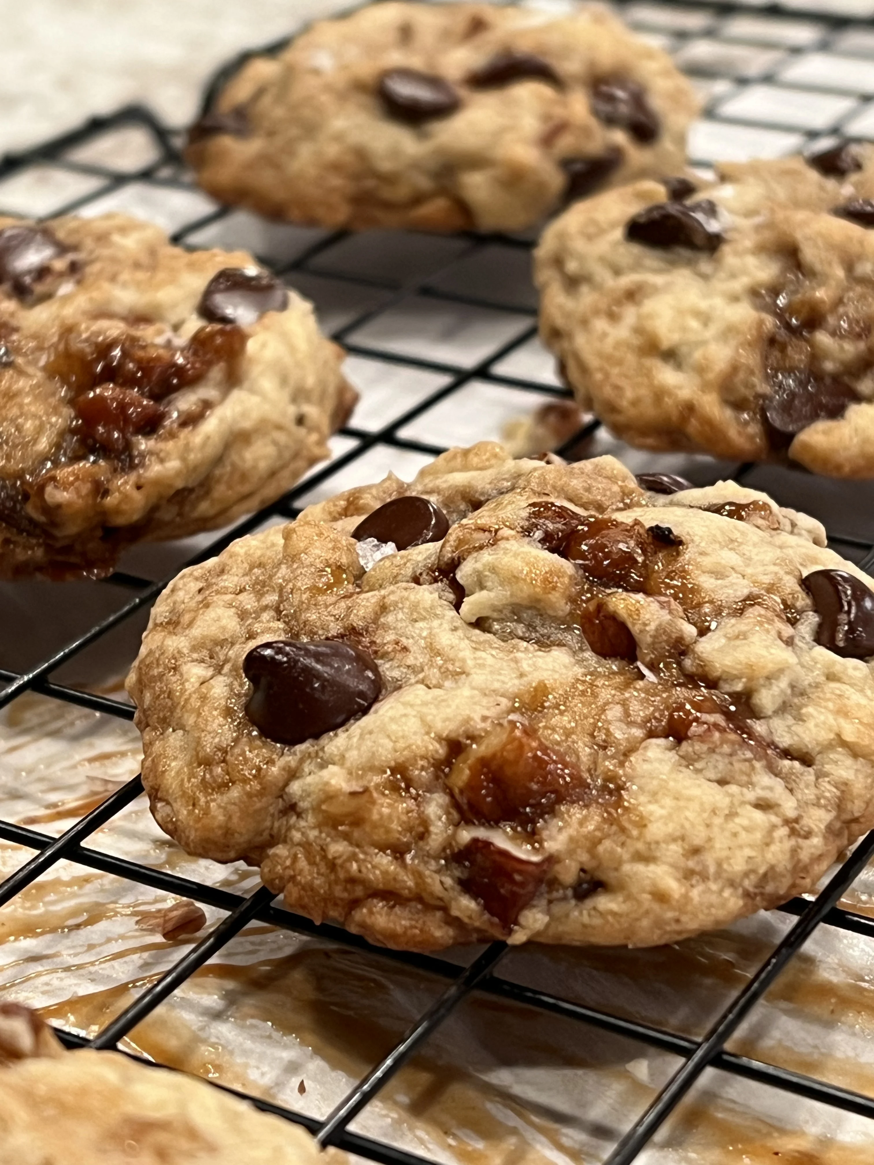 caramel-pecan-chocolate-chip-cookies
