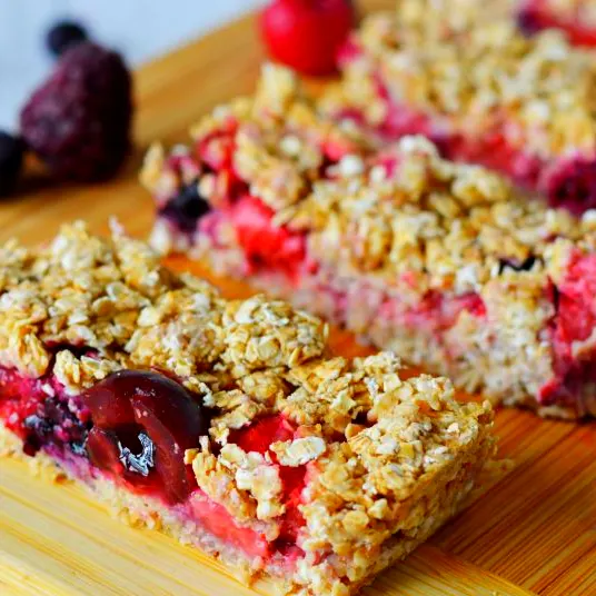 berry-granola-bars