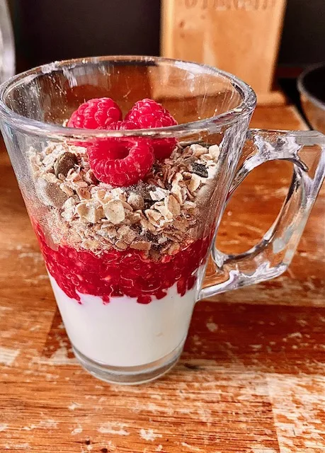 crushed-raspberry-breakfast-parfait