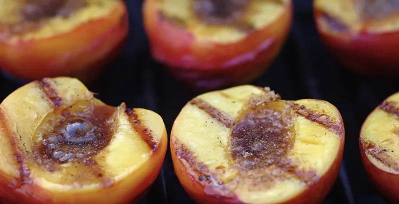 nectarines-grillees-au-miel-et-noisettes