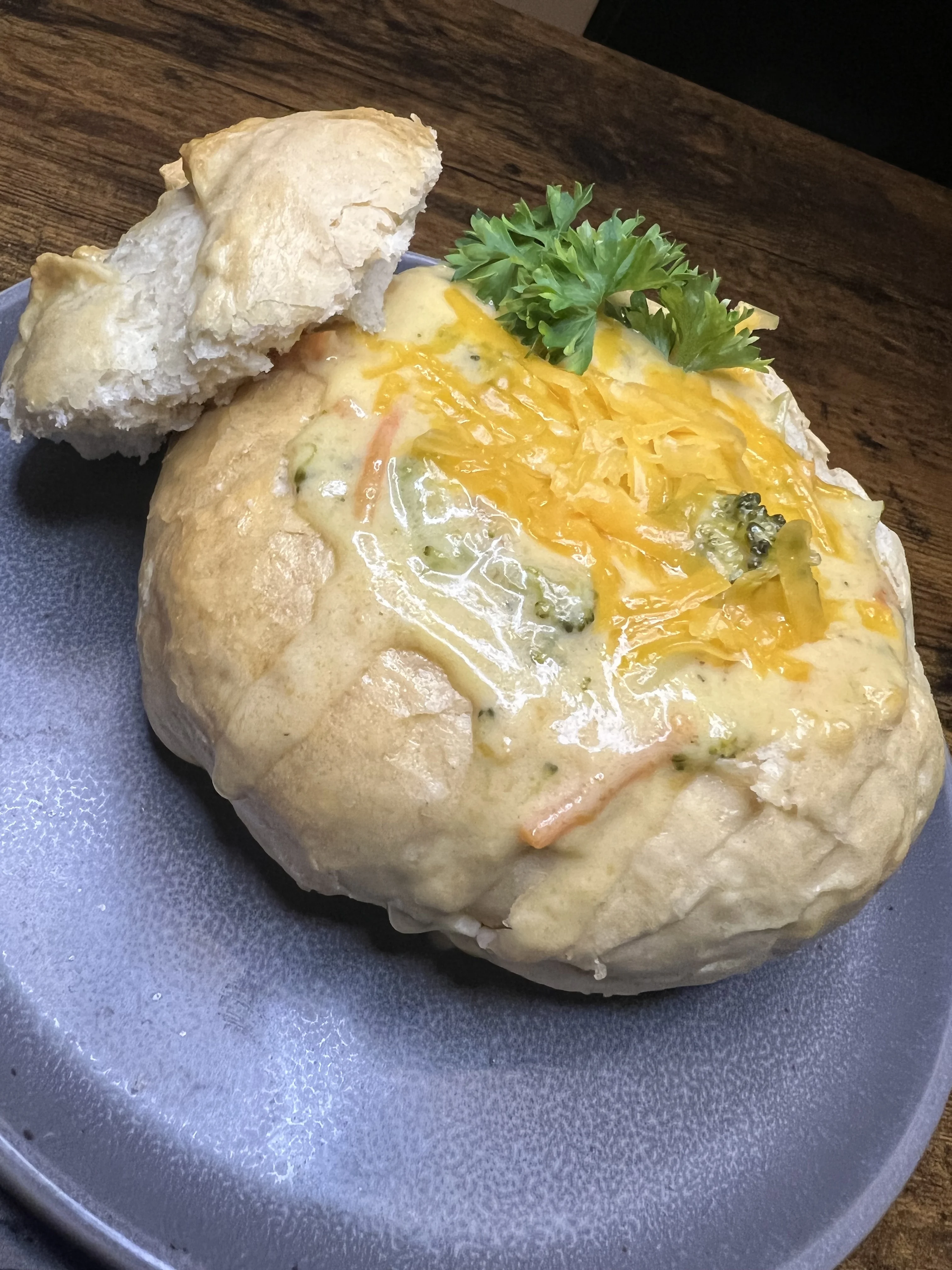 broccoli-cheddar-soup-bread-bowl