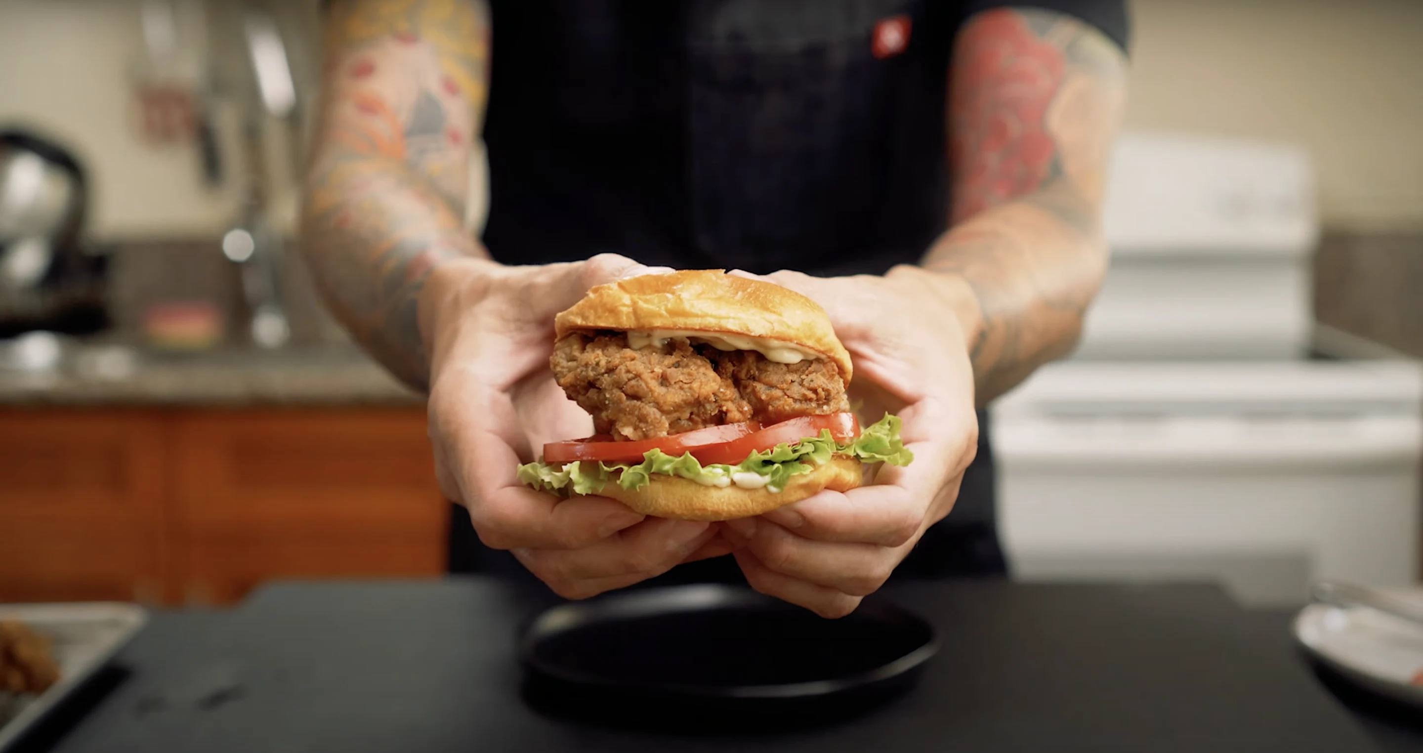 vegan-kfc-fried-chicken-sandwich-recipe-using-oyster-mushrooms
