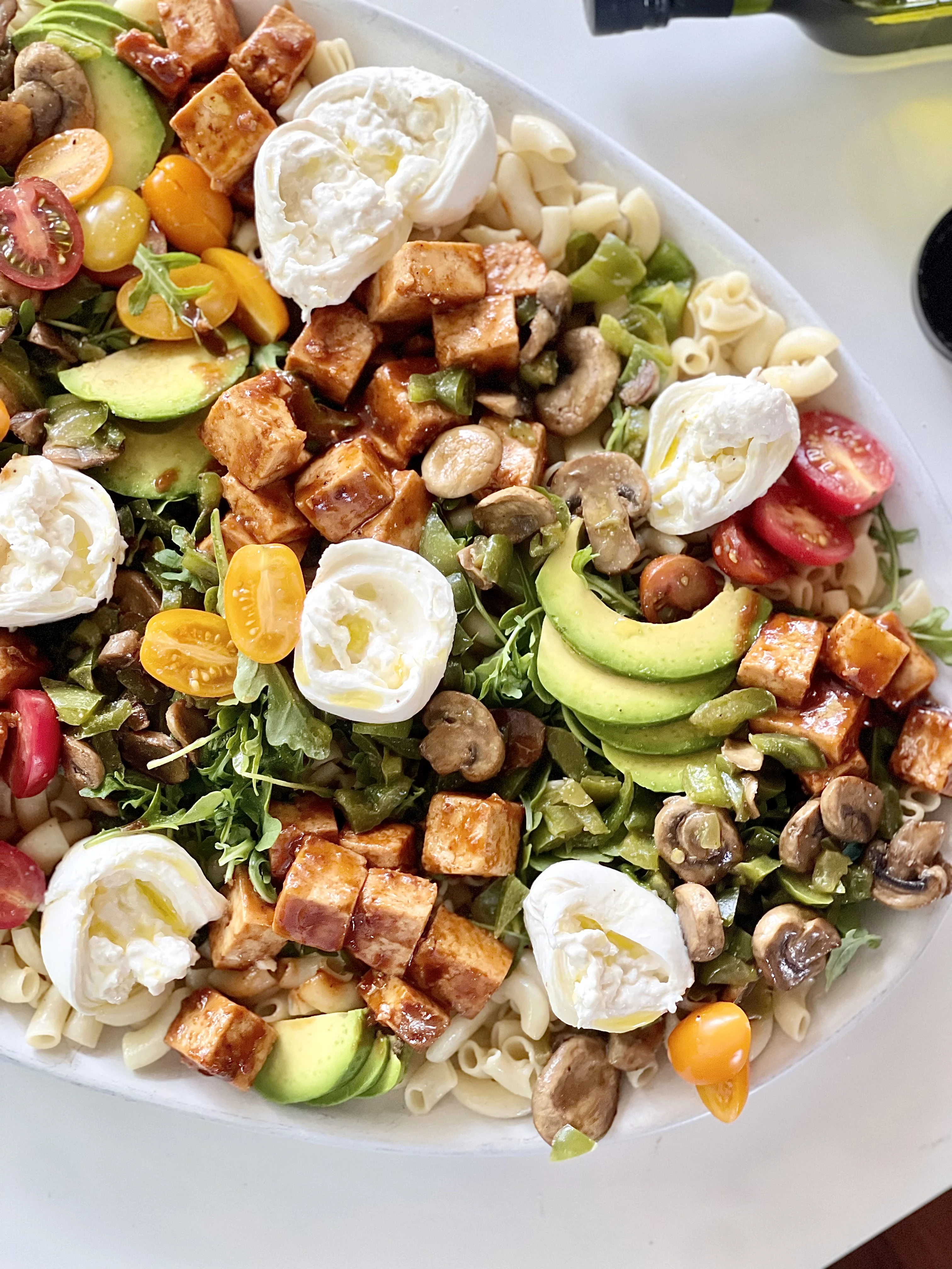 bbq-chik'n-burrata-avocado-pasta-salad