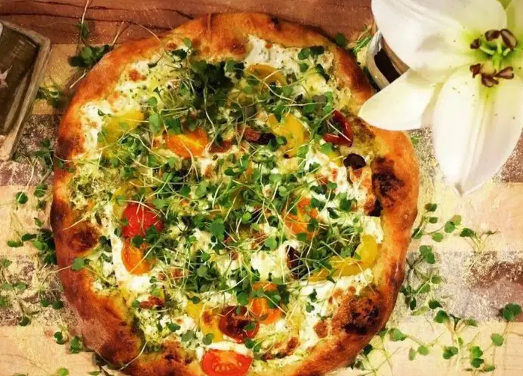 pizza-with-pesto-mozzarella-and-arugula-microgreens