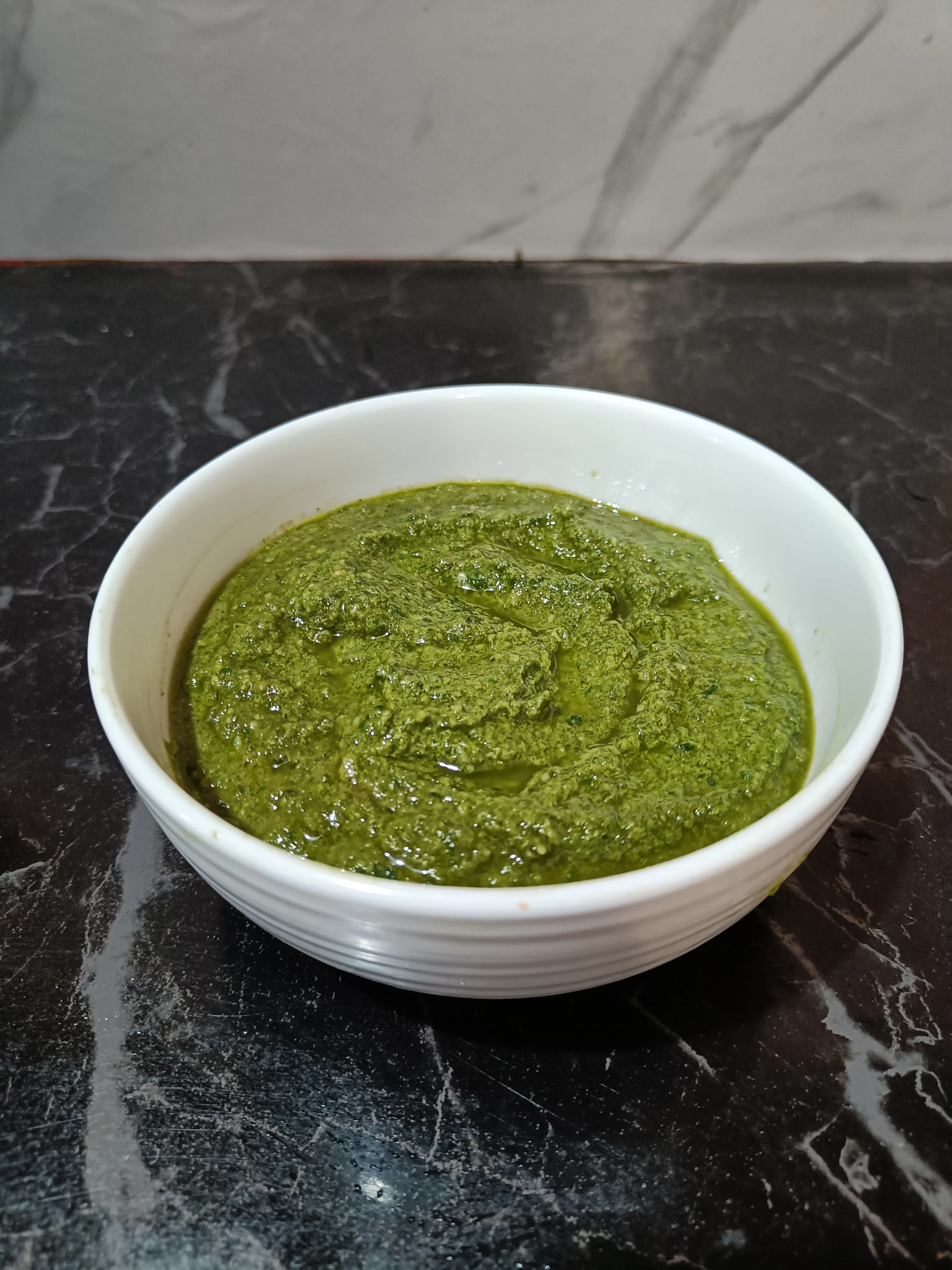 homemade-pesto-sauce:-fresh-and-flavorful-green-goodness