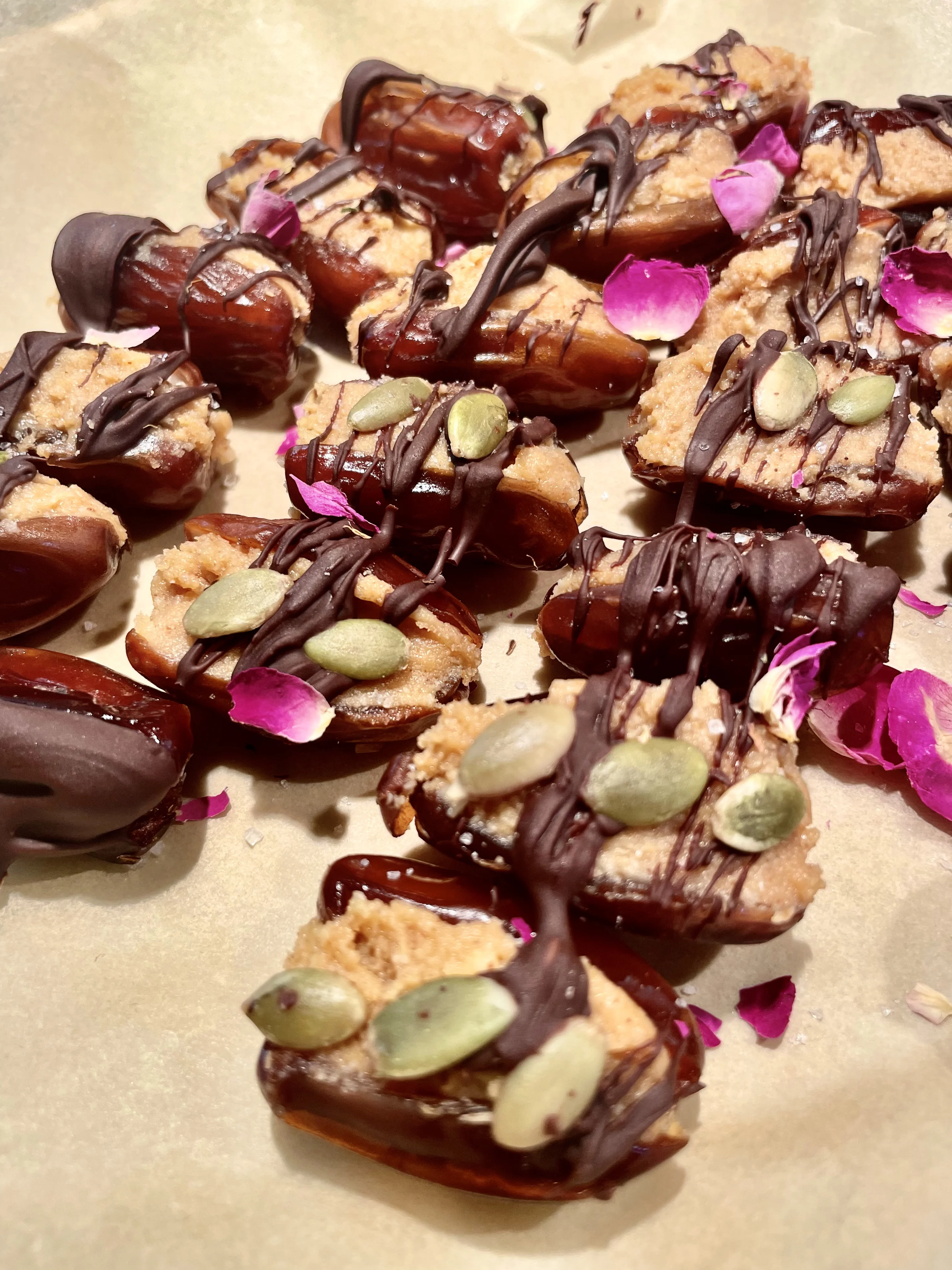 vegan-stuffed-dates