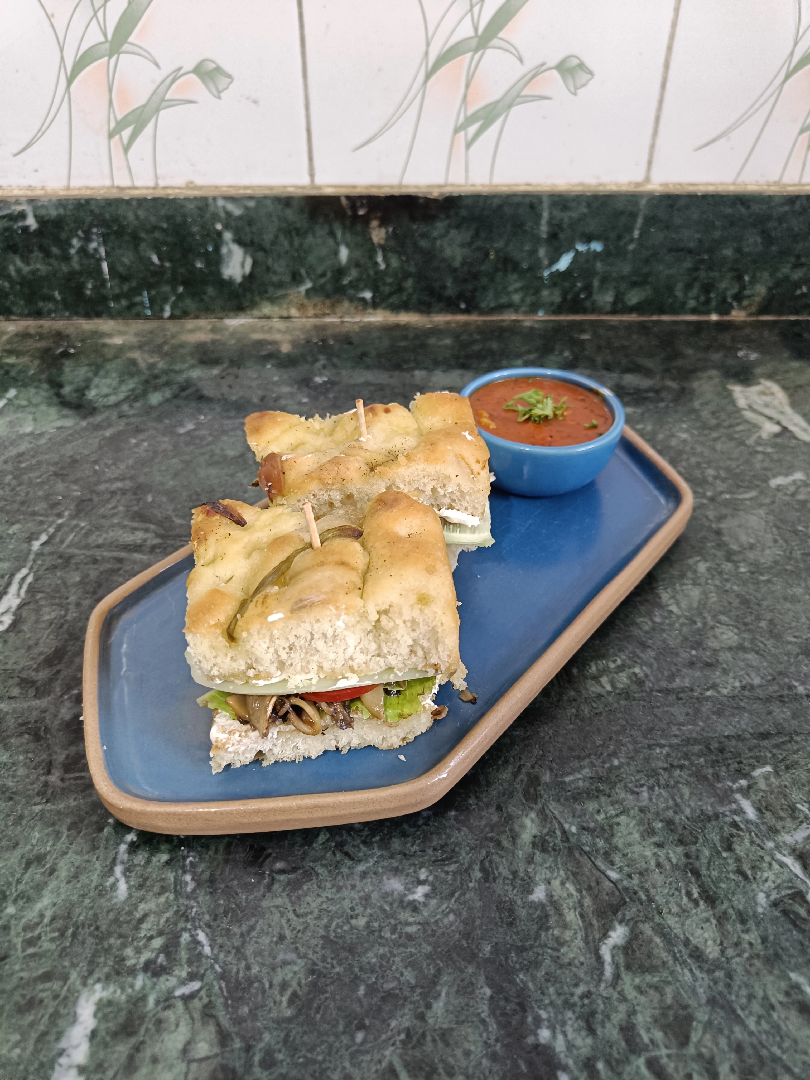 focaccia-summer-sandwich:-a-burst-of-freshness-and-flavor