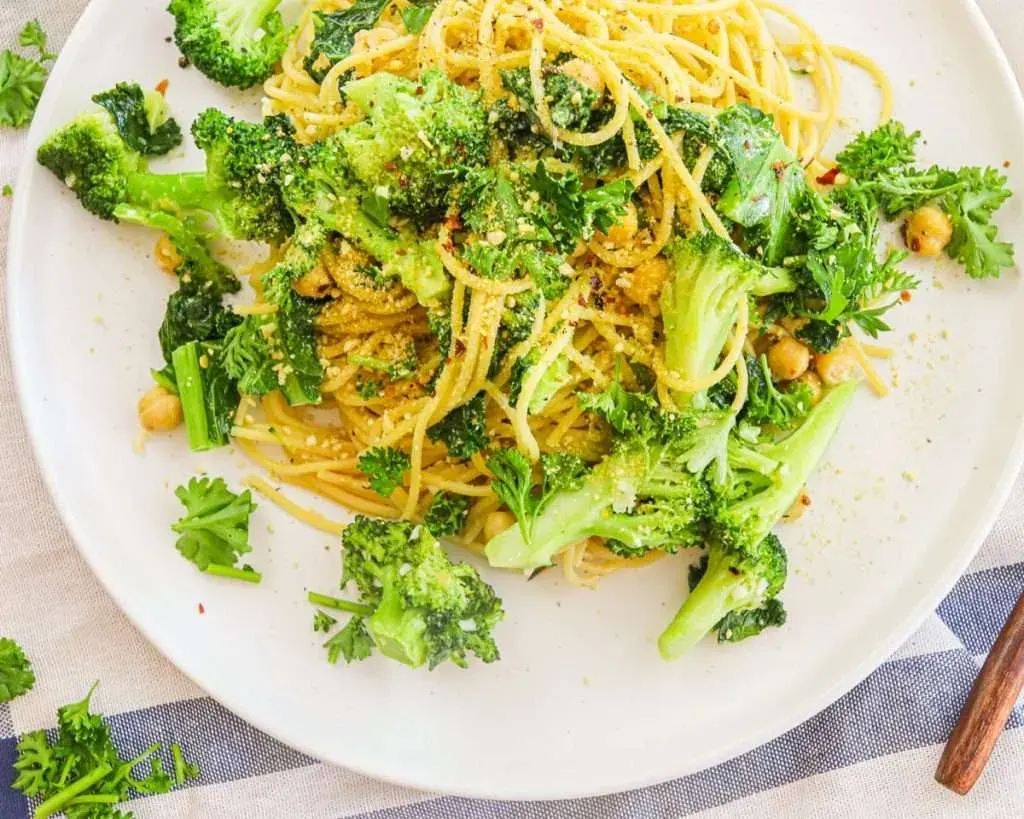 kale-and-broccoli-pasta