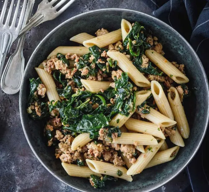 garlicky-steak-mince-with-pasta