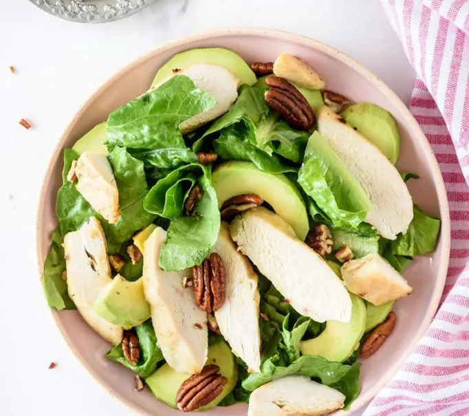low-carb-chicken-avocado-and-walnut-salad
