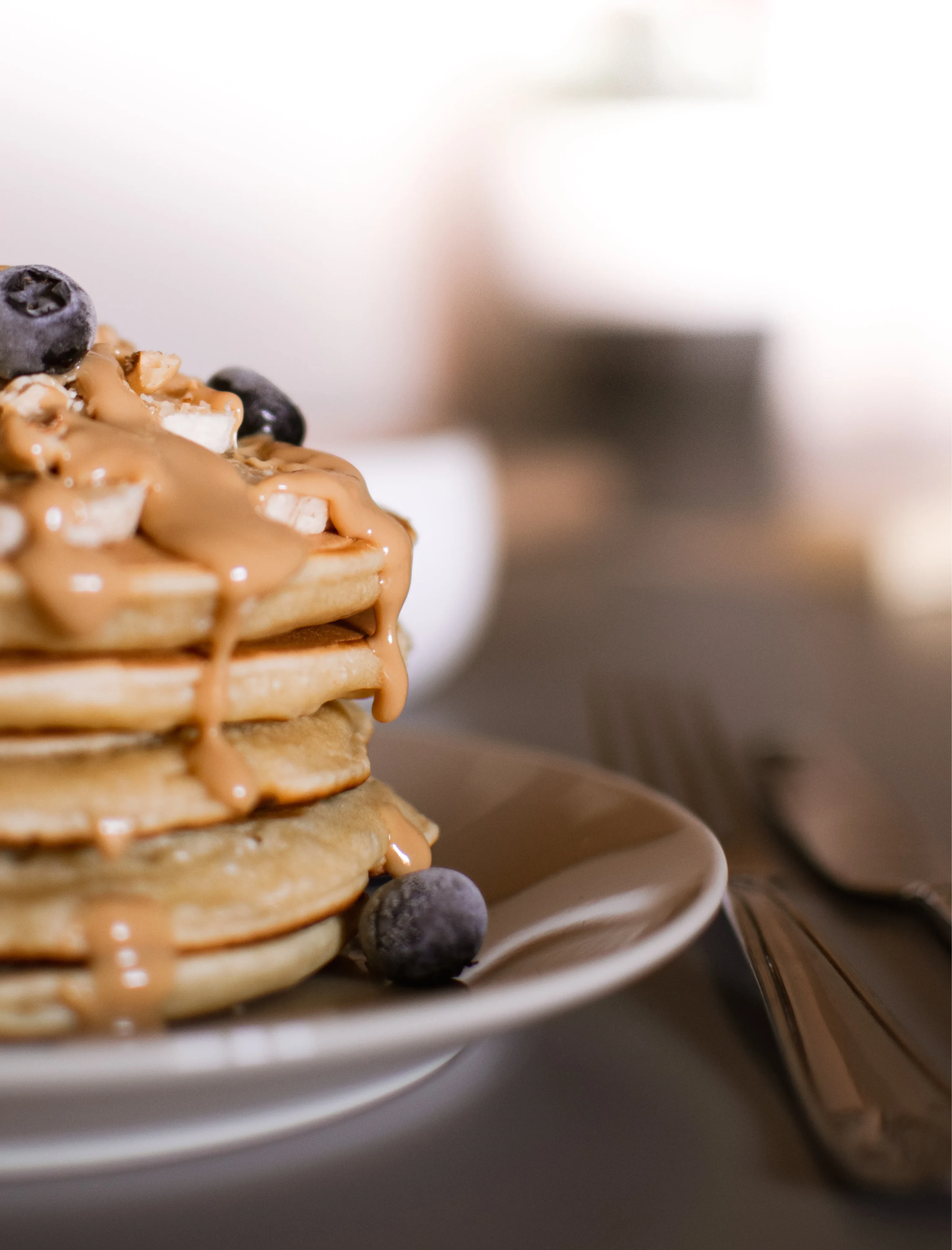 vegan-oat-pancakes-with-nut-butter