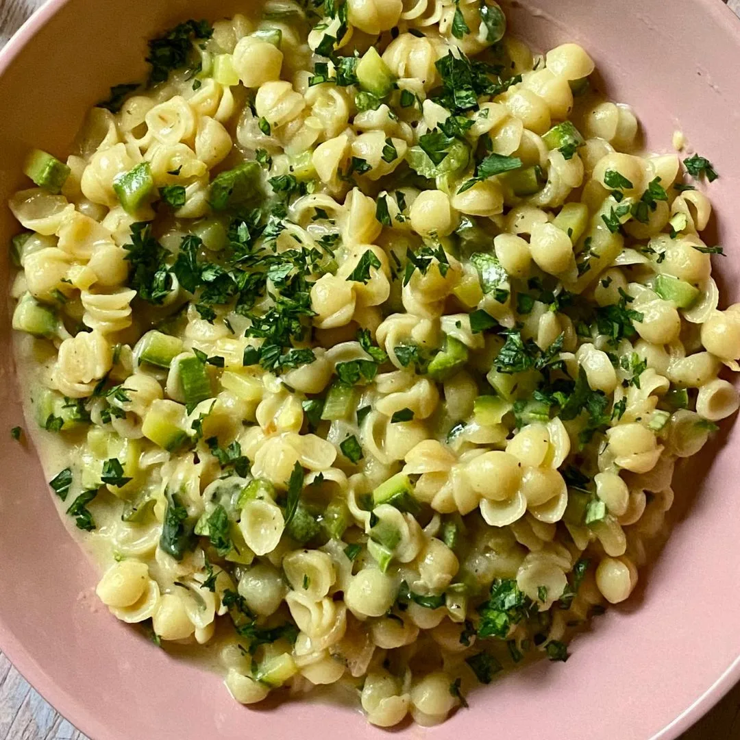 pasta-mini-con-queso-y-calabacita