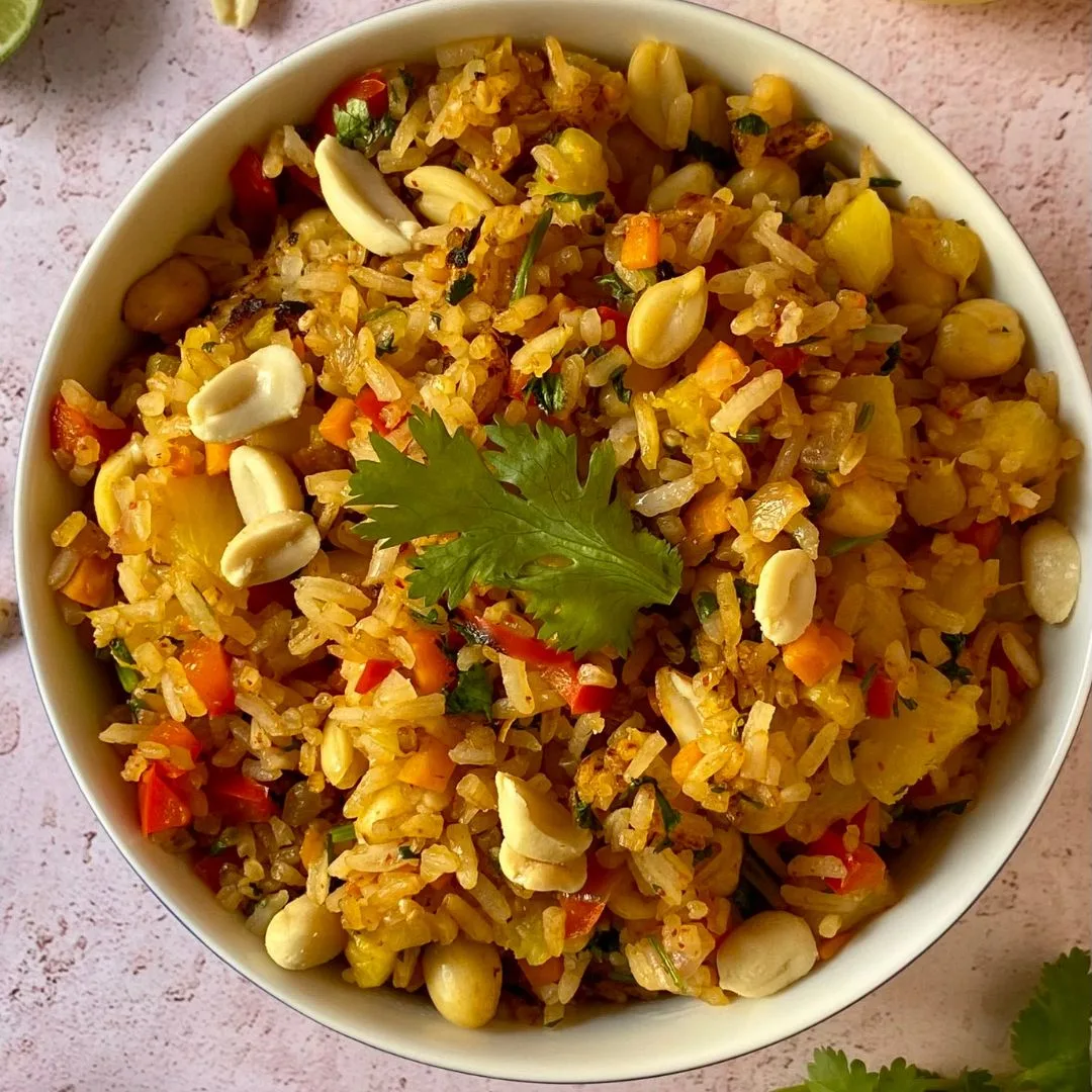 arroz-frito-con-pina-y-cacahuate