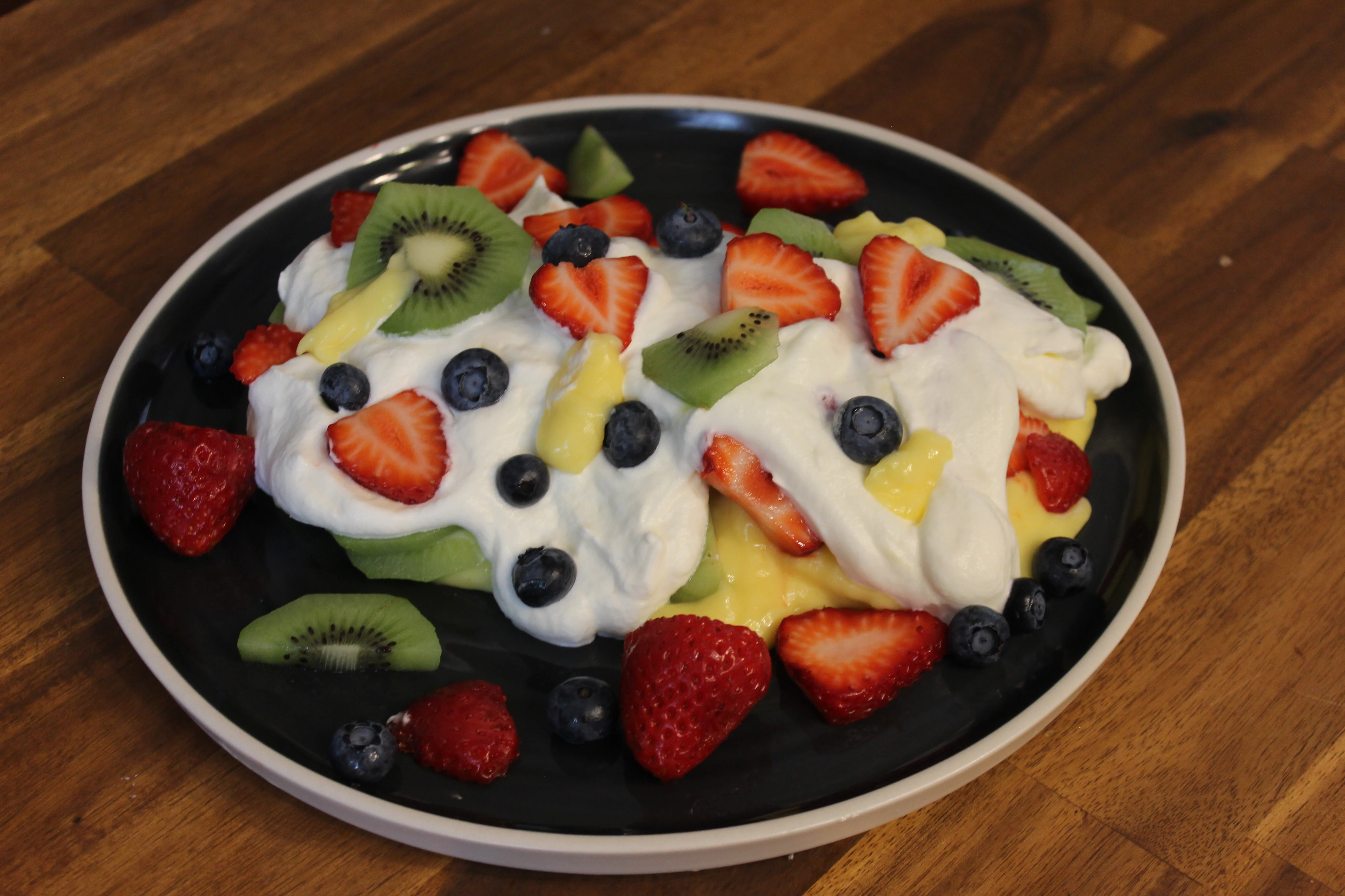 pavlova-with-lemon-curd