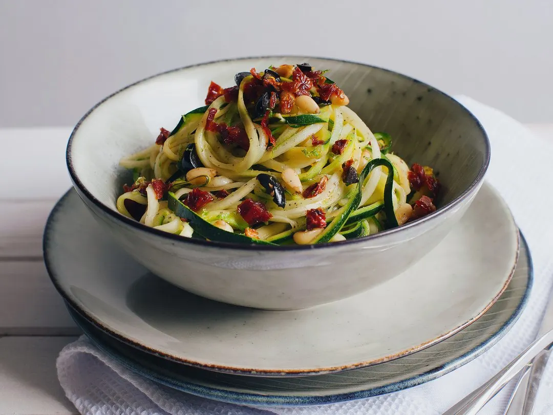 mediterranean-zucchini-spaghetti-with-lemon-sauce