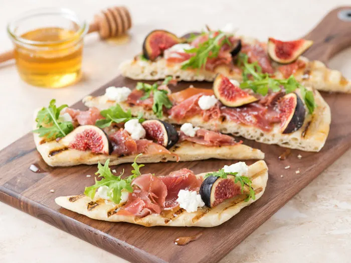 fig-and-prosciutto-flatbread