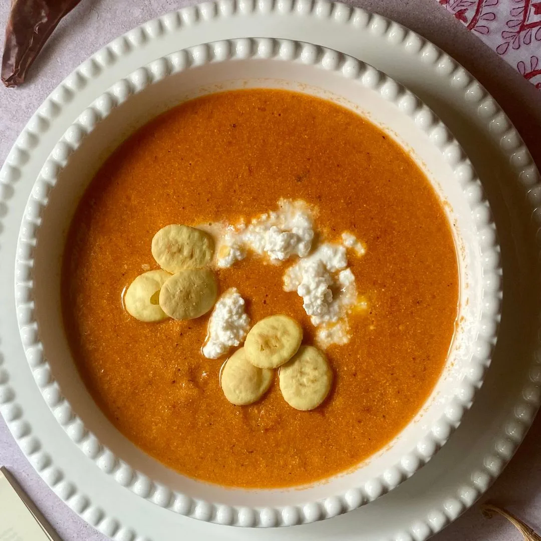 sopa-de-chile-guajillo-y-requeson