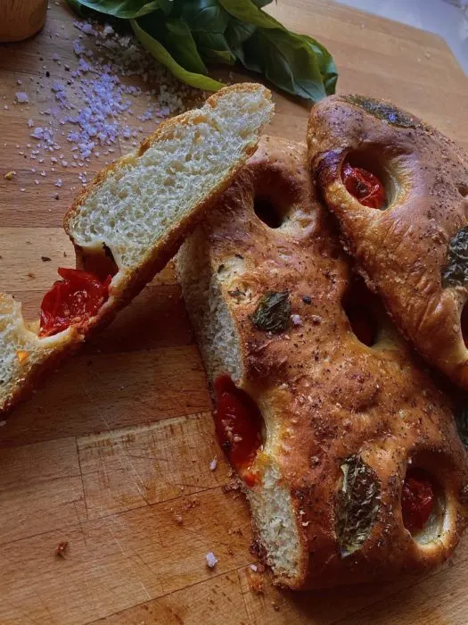 focaccia-aux-tomates-et-au-basilic
