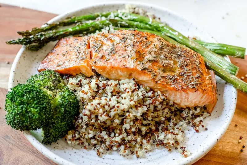 grilled-salmon-with-quinoa-and-broccoli-(alcoholnicotine)