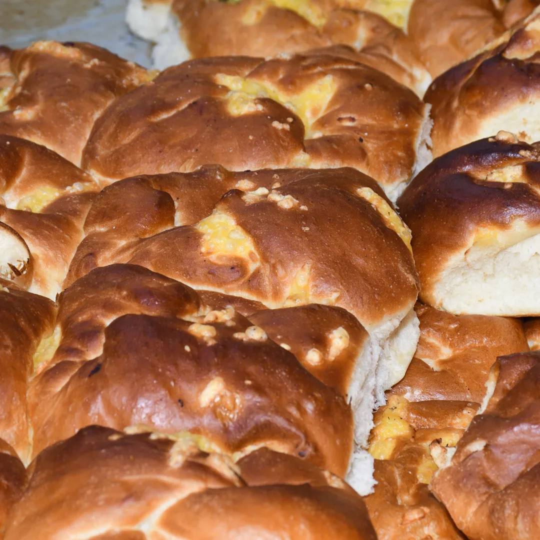 romanian-cheese-pastries-(poale-n-brau-moldovenesti-or-branzoaice)