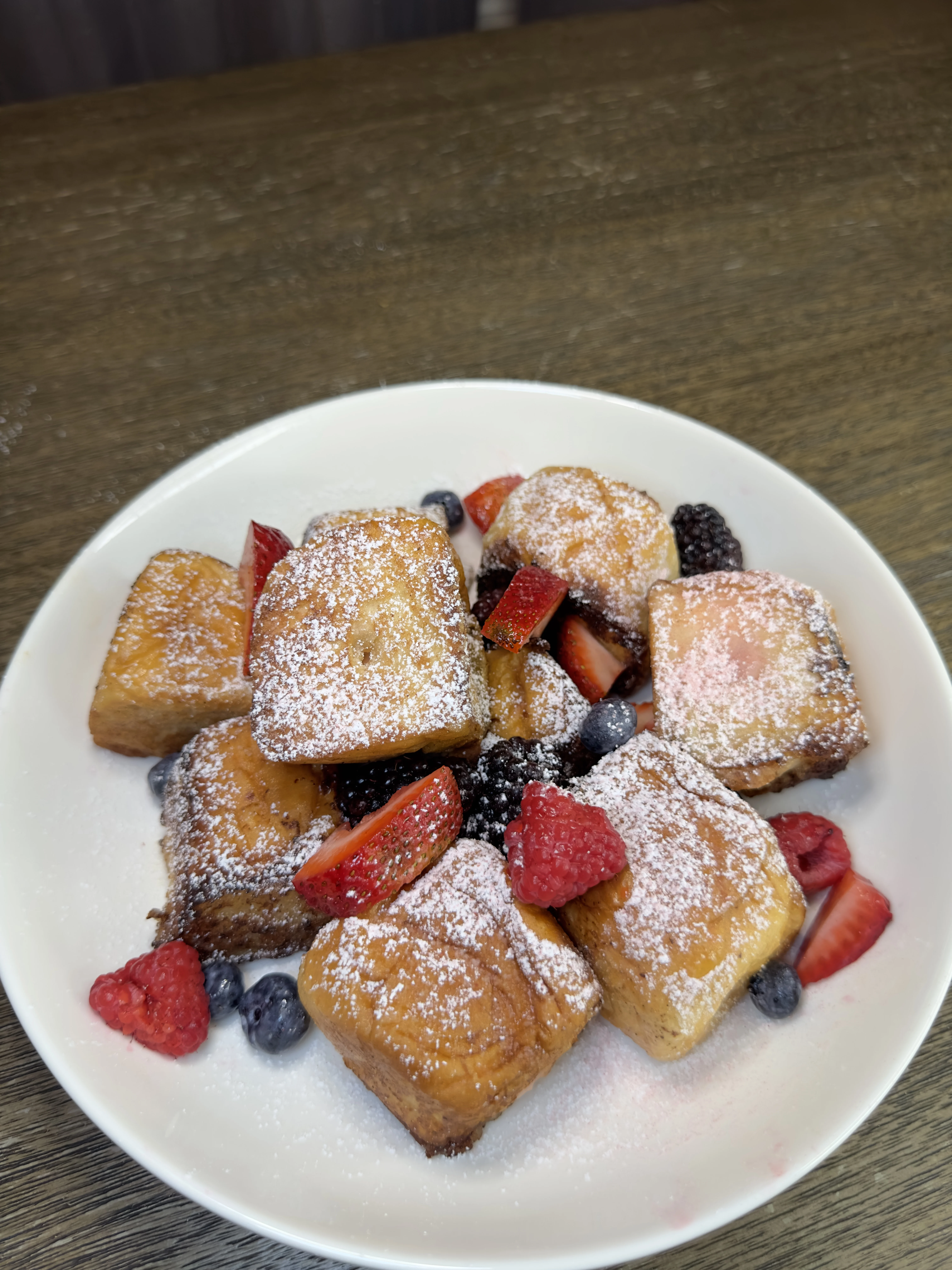 strawberry-cream-stuffed-french-toast
