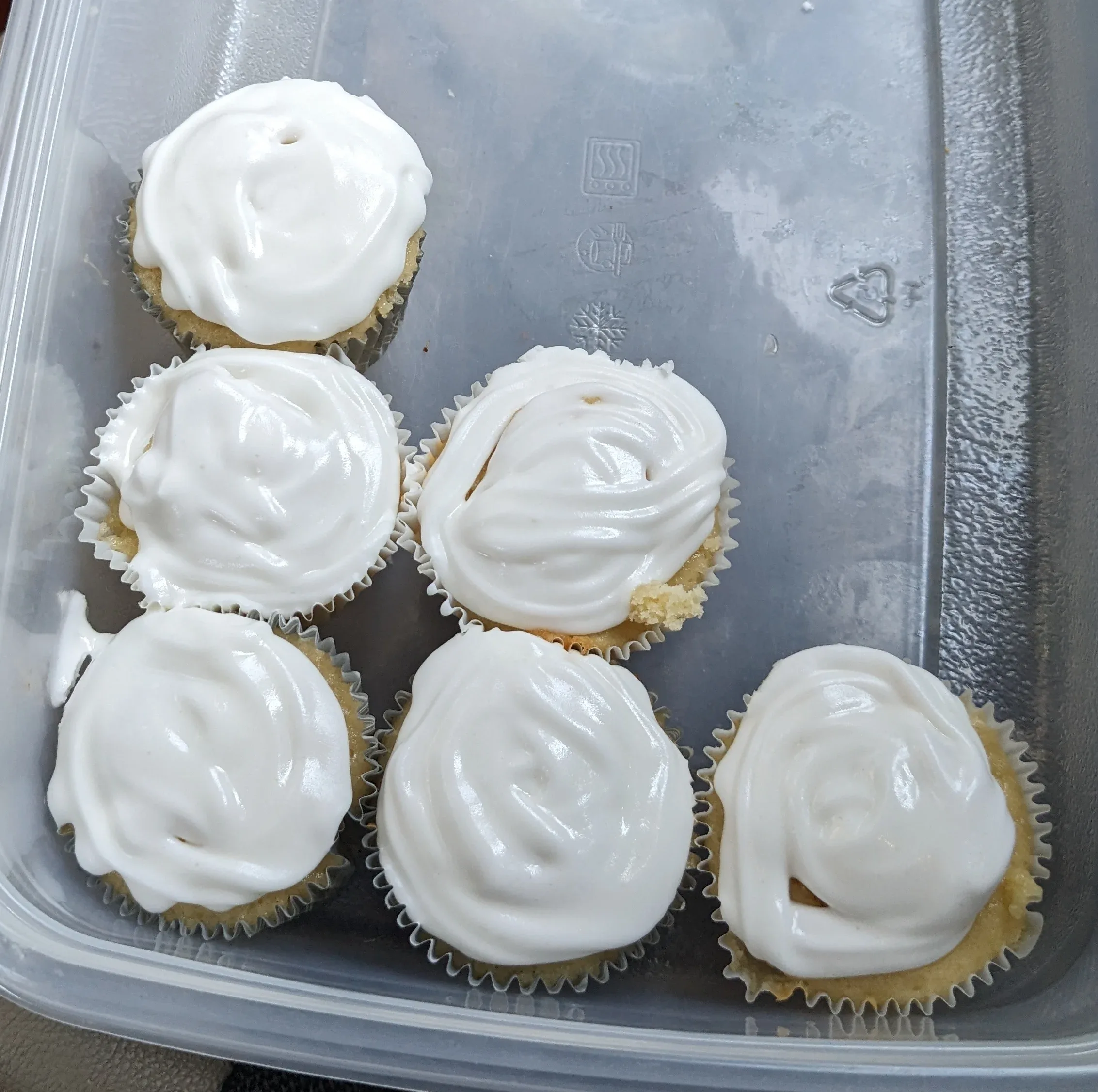 lemon-elderflower-cupcakes
