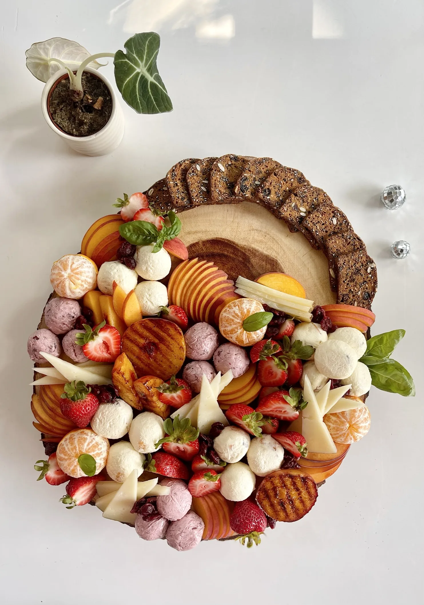 grilled-peach-cheese-and-fruit-basket