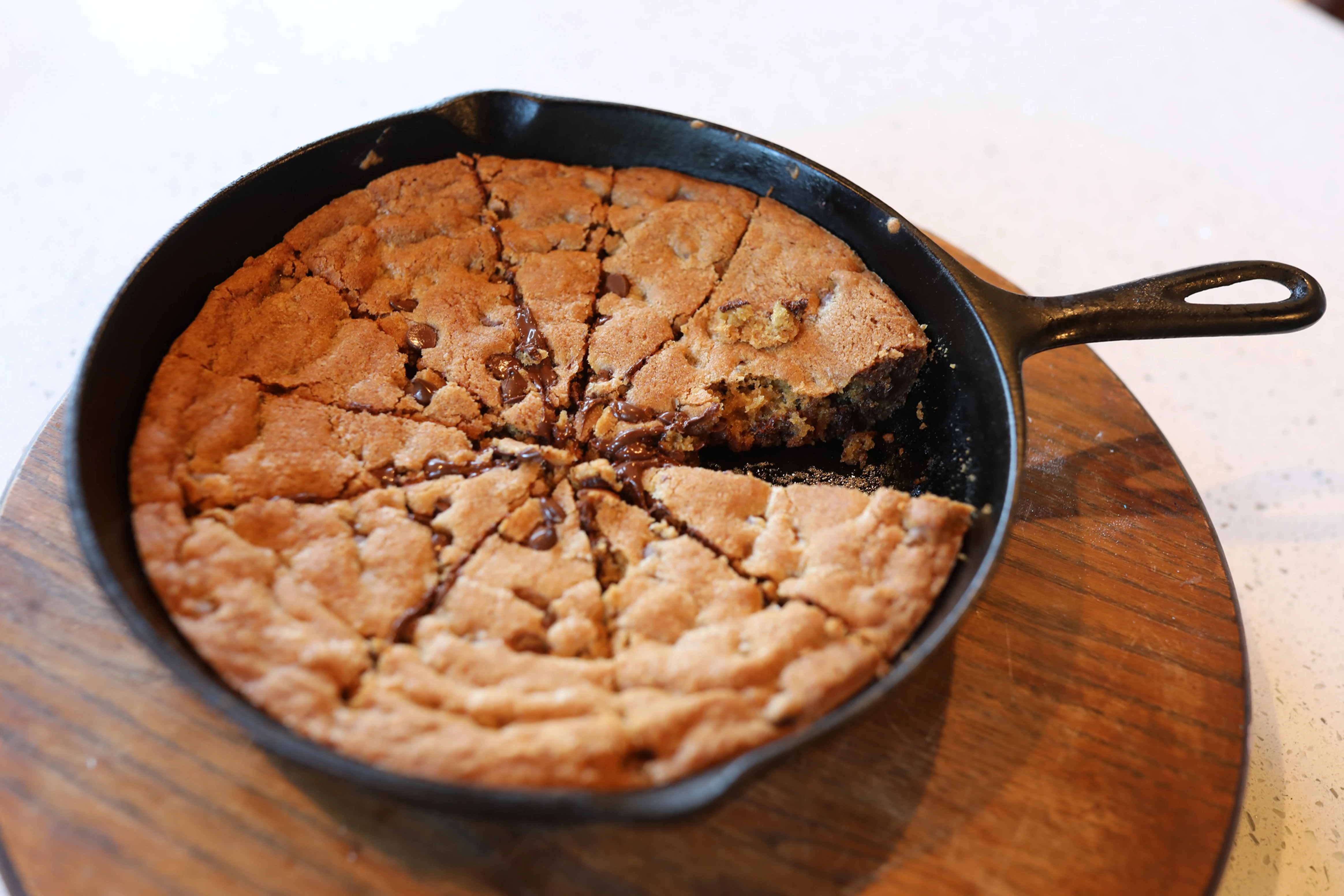 last-minute-delight:-chocolate-chip-skillet-cookie-recipe