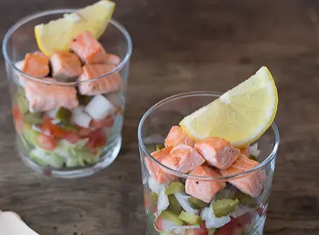 ensalada-multicolor-con-salmon-salteado