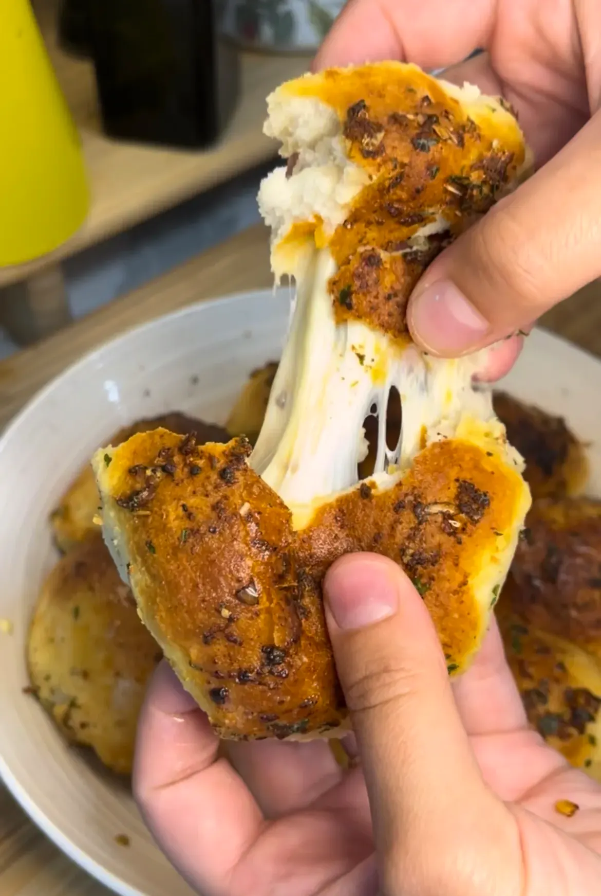 air-fryer-pizza-bombs