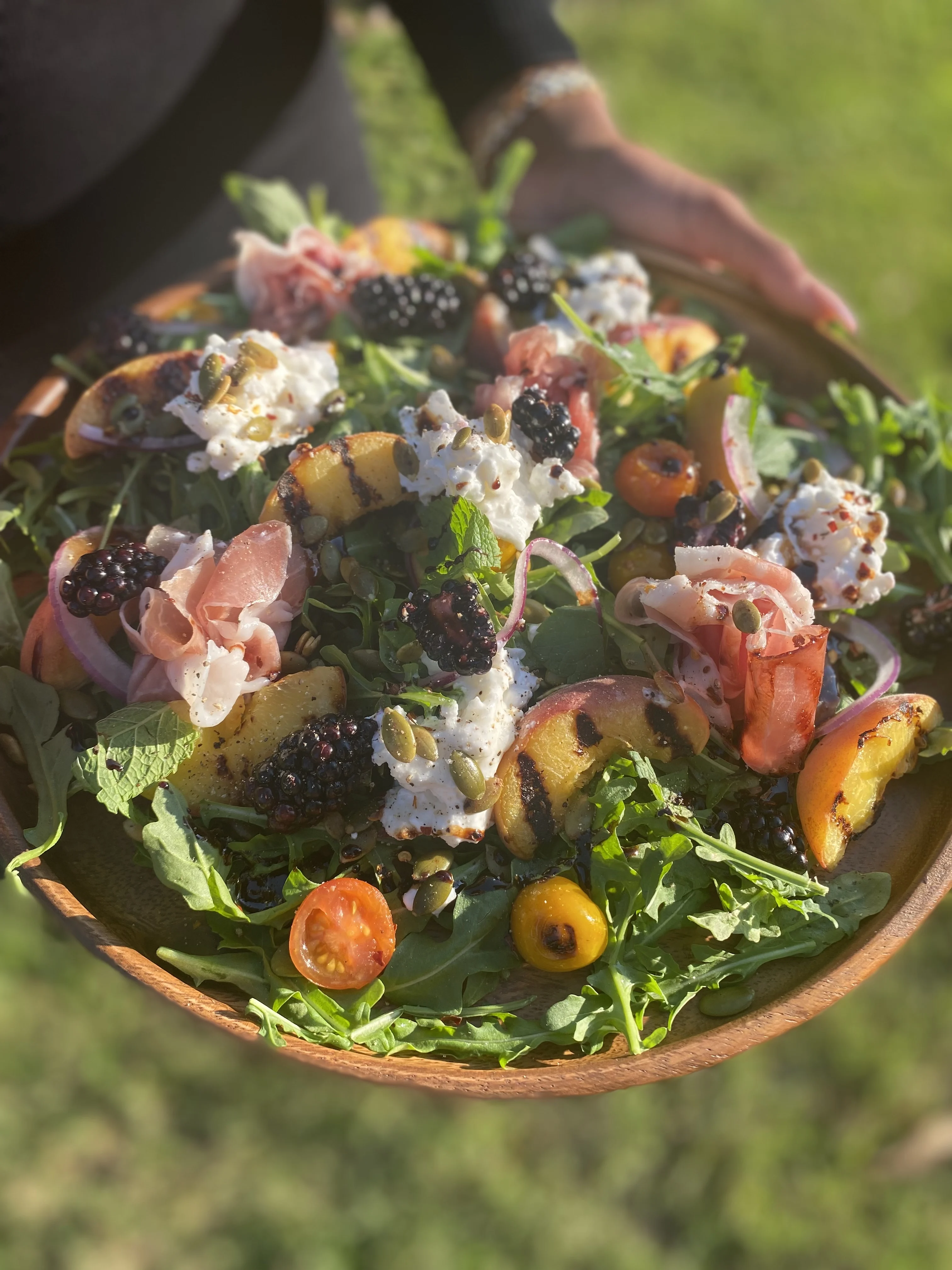 summer-grilled-peach-burrata-salad
